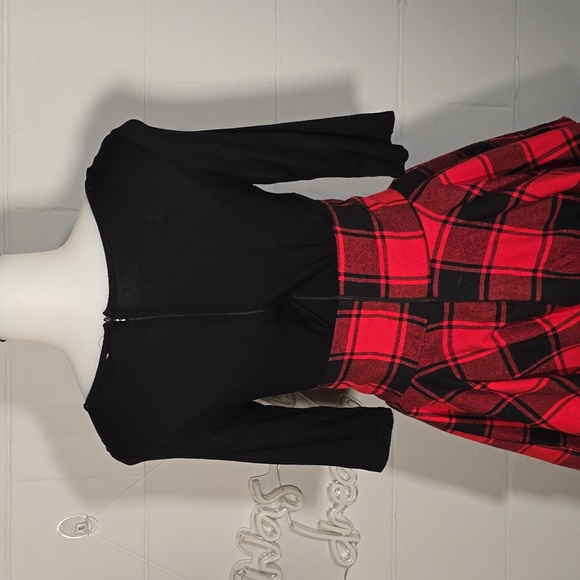 Red and black plaid dress - Picture 5 of 7